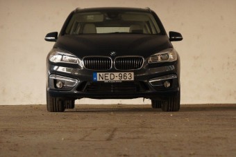 Hétszemélyes BMW egyterű; beleborzongok, ahogy ezt leírom