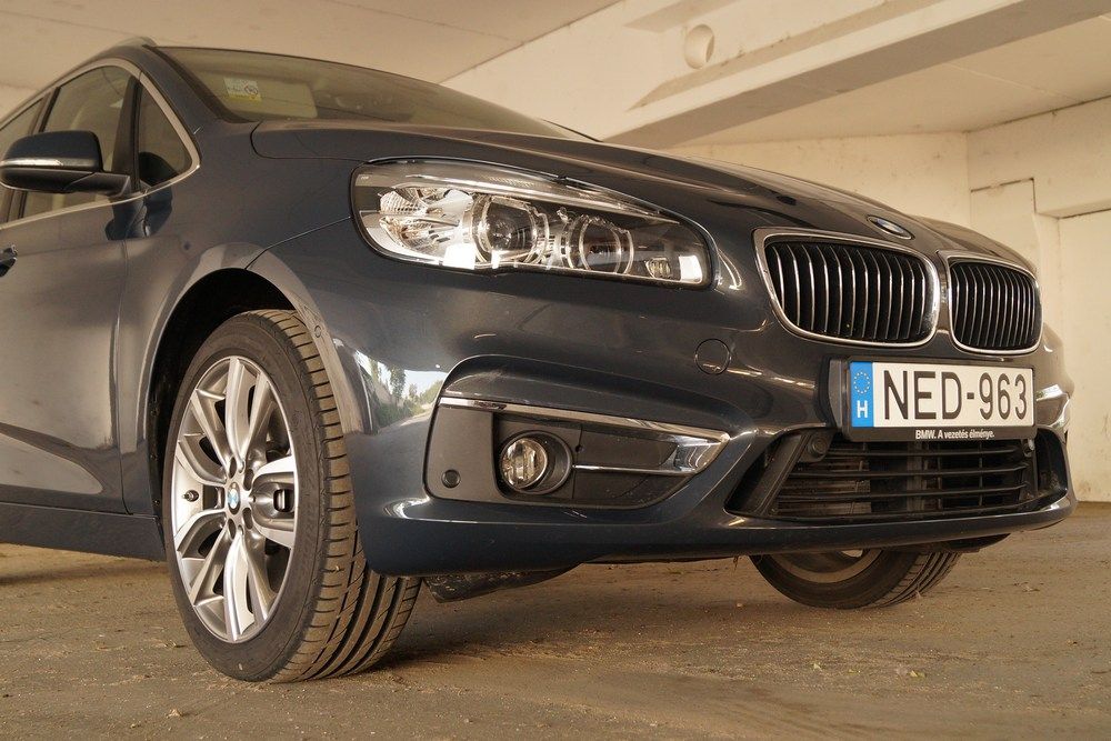 Hát most már ilyen BMW is van. A legkisebb motor a háromhengeres 14d, 95 lóerővel