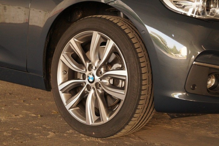 Feláras a 18-as, barokkos felni