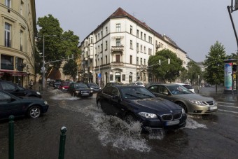 Képeken a délutáni vihar: így merült el Budapest