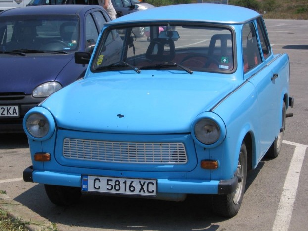 5 kereklámpás autó, ami kék és nagyon menő 7 | Vezess Trabant 601
