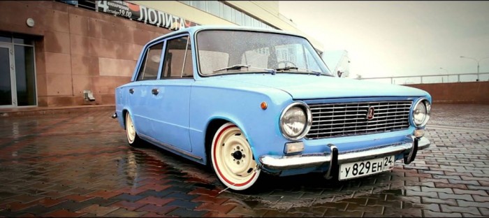 5 kereklámpás autó, ami kék és nagyon menő 10 | Vezess Lada 2101