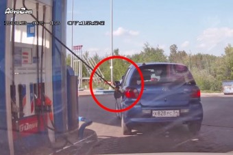 Ezt látva a benzinkúton te is nyomtad volna a dudát