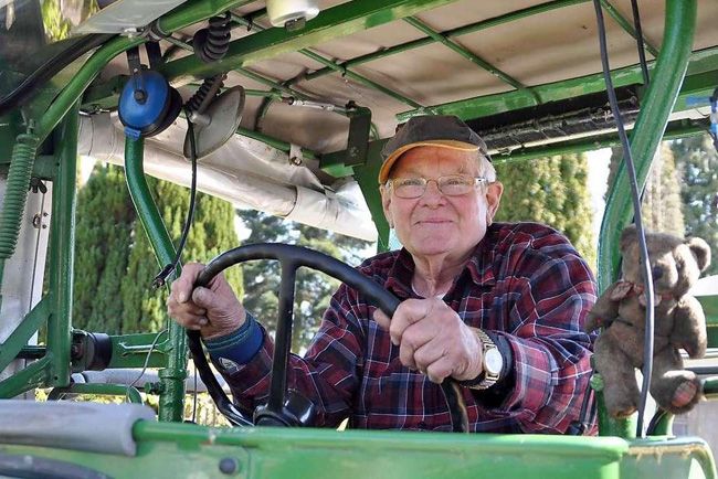 Traktorral döcögött 8000 km-t egy német nyugdíjas