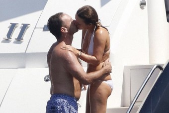 F1: Felesége fenekét fogdossa a Red Bull-főnök