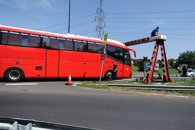 A nap képe: beszorult egy busz a ferihegyi gyorsforgalmin