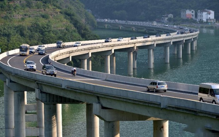 Az autópálya, amit egy folyóba építettek 7