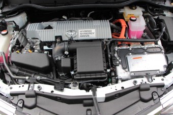 500 métert ment az első hibrid Toyota, aztán lerobbant