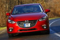 Két soros rendszám a Mazda3-as elején