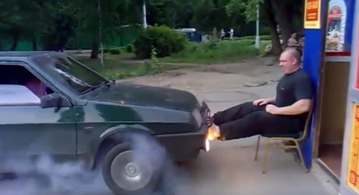 Parasztvakító trükk lábbal és Ladával