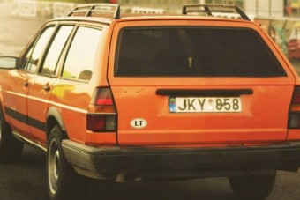 Ferrarit aláz az öreg VW Passat