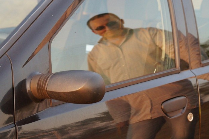 Használt autó: 250 ezret futott Fiat Punto 8 | Vezess Zoli, a tulaj. Elégedett a Puntóval és bár a szívével szeretne nagyobbat, erősebbet, komfortosabbat, az eszével tudja, hogy a Puntónál olcsóbban semmivel nem autózhatna