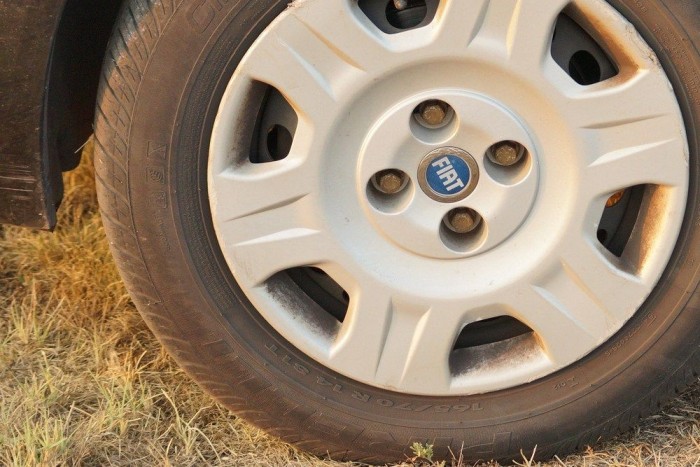 Használt autó: 250 ezret futott Fiat Punto 15 | Vezess Egy gumigarnitúra Pirelliből 4x15 ezer, Tigarból, Debicából 4x9 ezer a Puntóhoz. A /70-es alapmérettel kicsit támolygós a kasztni, viszont hosszú életű a futómű