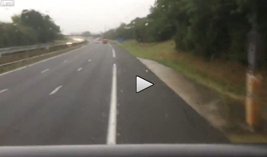 Ez a leghülyébb ötlet, ha elalszik a buszsofőr