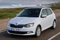 9. 2 780 843 forint - Skoda Fabia 1.0 Easy  Sokkal komolyabb autó, ami tavasszal egy, a termékért olyannyira nem rajongó újságíró elismerését is kivívta magának. Kategóriájának egyik legnépszerűbb kisautójában alapáron is start/stop működik, az elsők mellett oldal-, és függönylégzsákok védik az utasok testét, van központi zár, ámde nincs tempomat, digitklíma, és persze 14-es acélkerekeket hajt a 60 lovas, ezres motorocska