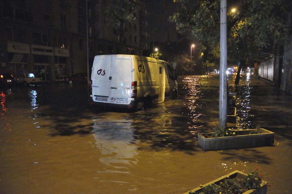 Fotók a budapesti özönvízszerű eső pusztításáról 5