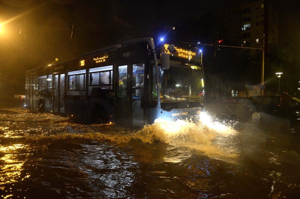 Fotók a budapesti özönvízszerű eső pusztításáról 11