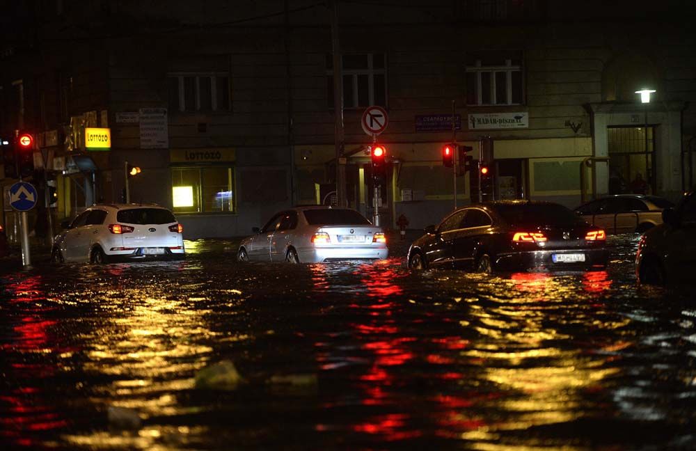 Fotók a budapesti özönvízszerű eső pusztításáról 14