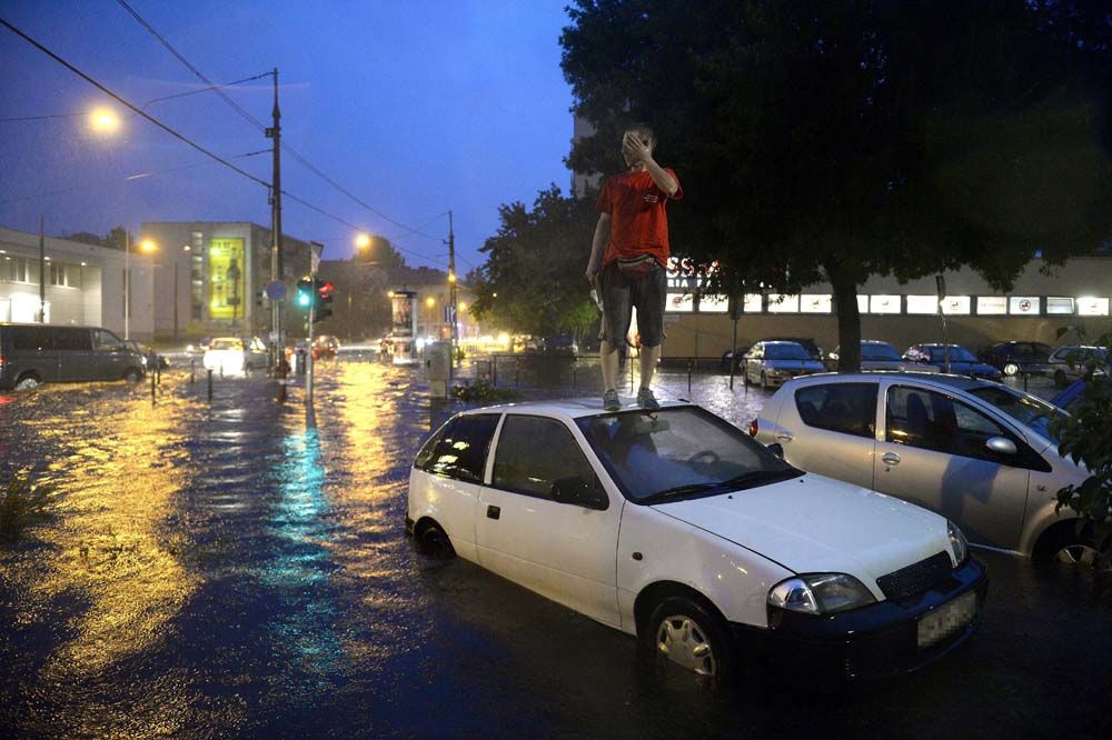 Fotók a budapesti özönvízszerű eső pusztításáról 16