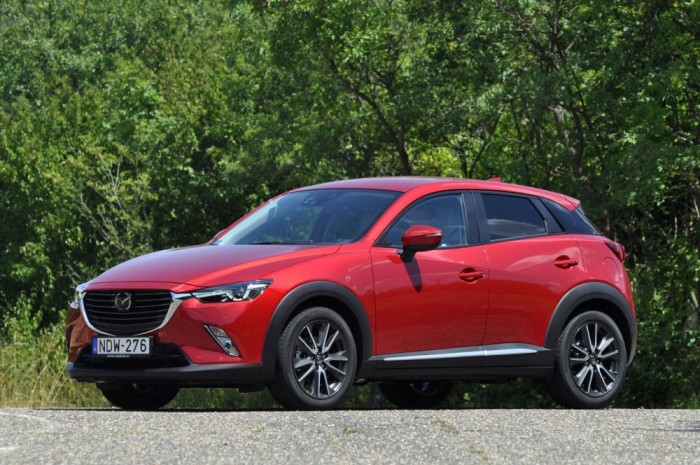 Lányteszt: mit tud az öt csajos dzsip? 12 Nő létemre nem szeretem a piros színt, de a CX-3 Soul redje ott van, Mazda nem is kellene más színben