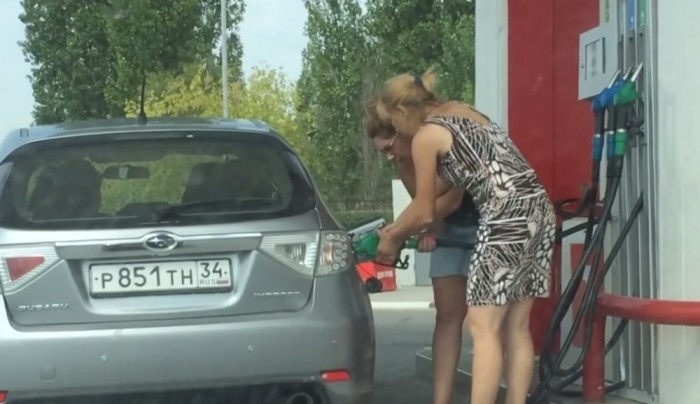 Két nő, egy benzinkút, egy katasztrófa