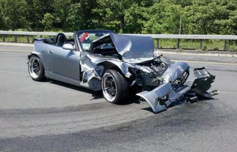 Így törj össze egy sportkocsit 16 mp alatt