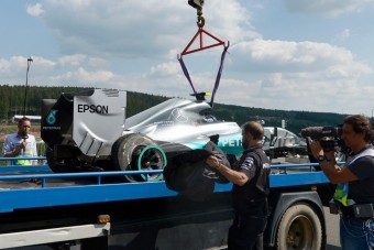F1: Rosberget sokkolta a defekt