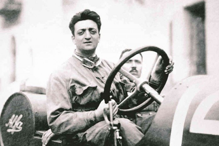 Batman főhőse alakítja Ferrarit 3