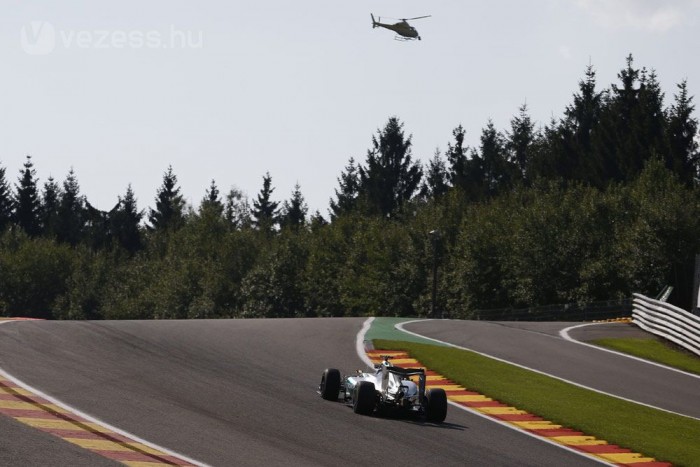 F1: Rosberg a rajtban bízik 7