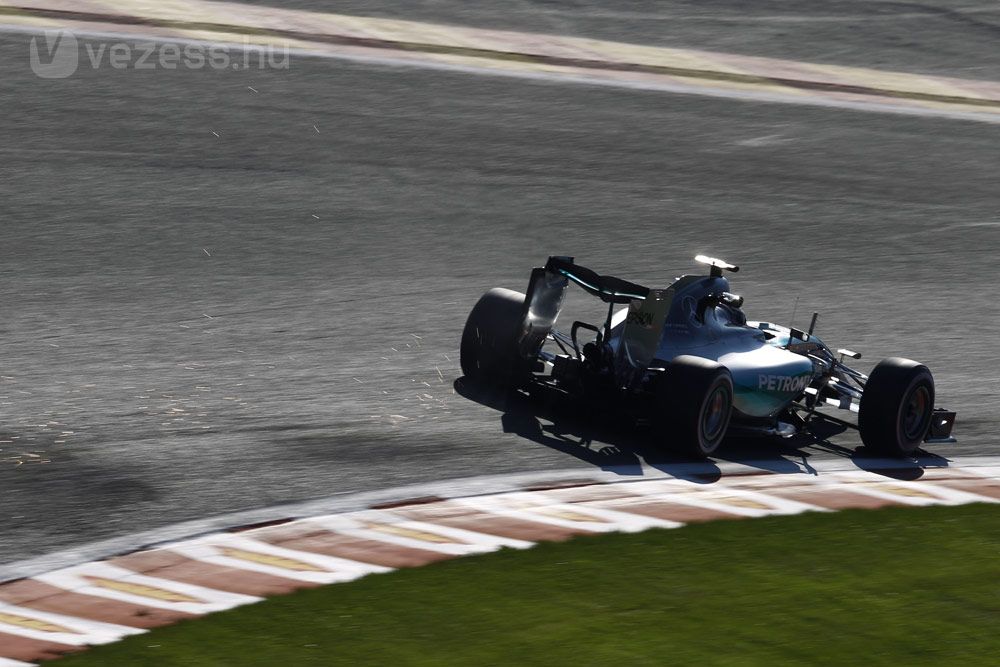 F1: Rosberg a rajtban bízik 19