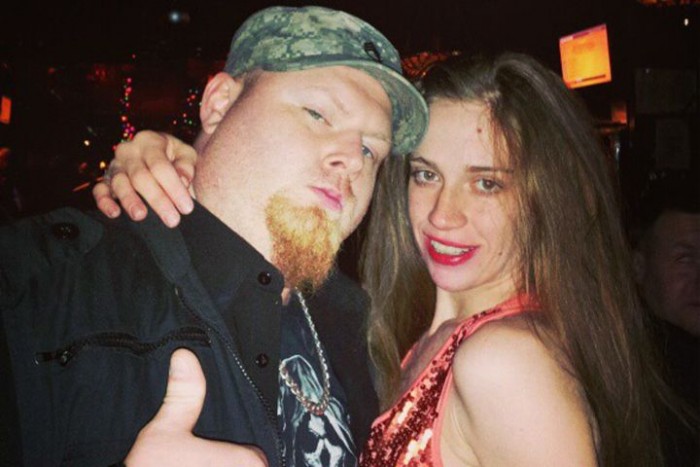 Kilökte barátnőjét a száguldó autóból, meghalt az anyuka