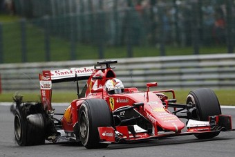 Vettel: Ebbe bele is halhattam volna!