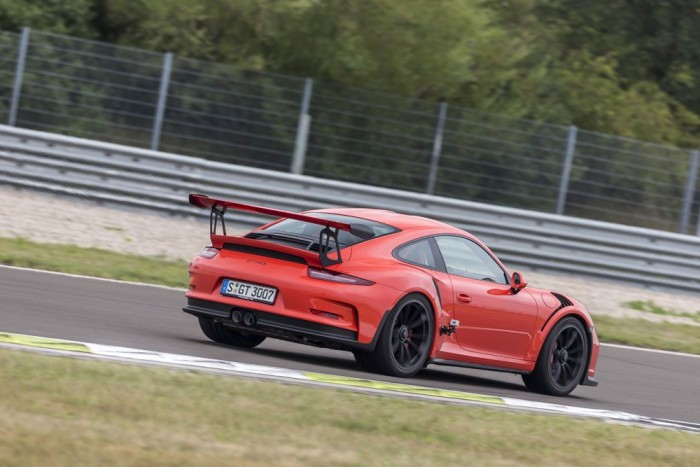 Bekapcsolt menetstabilizálóval is villámgyors 