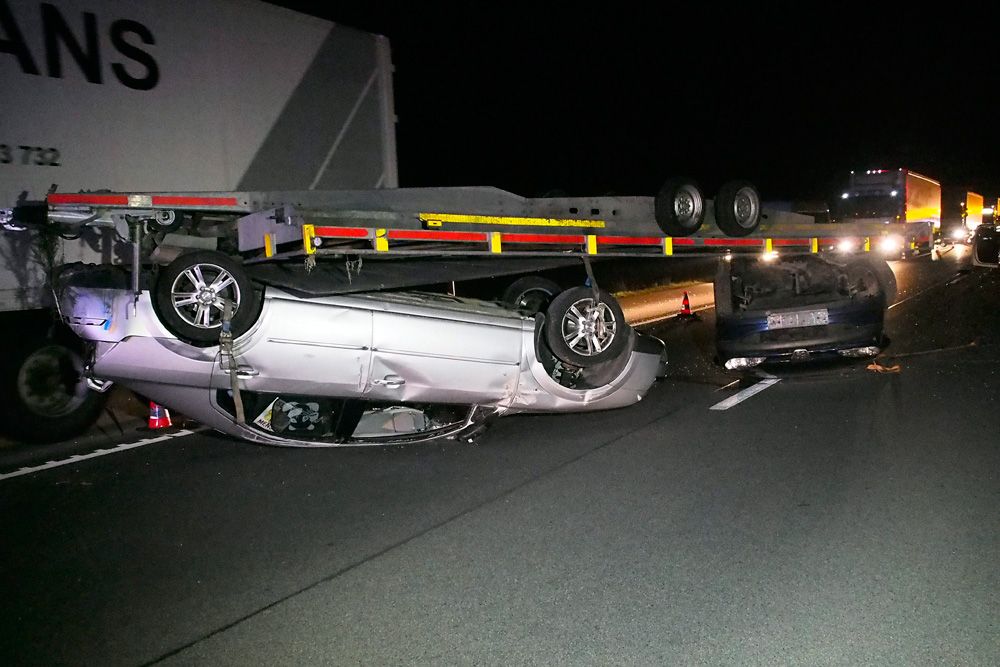 Borult a tréler, flippereztek az autók az M5-ösön 4