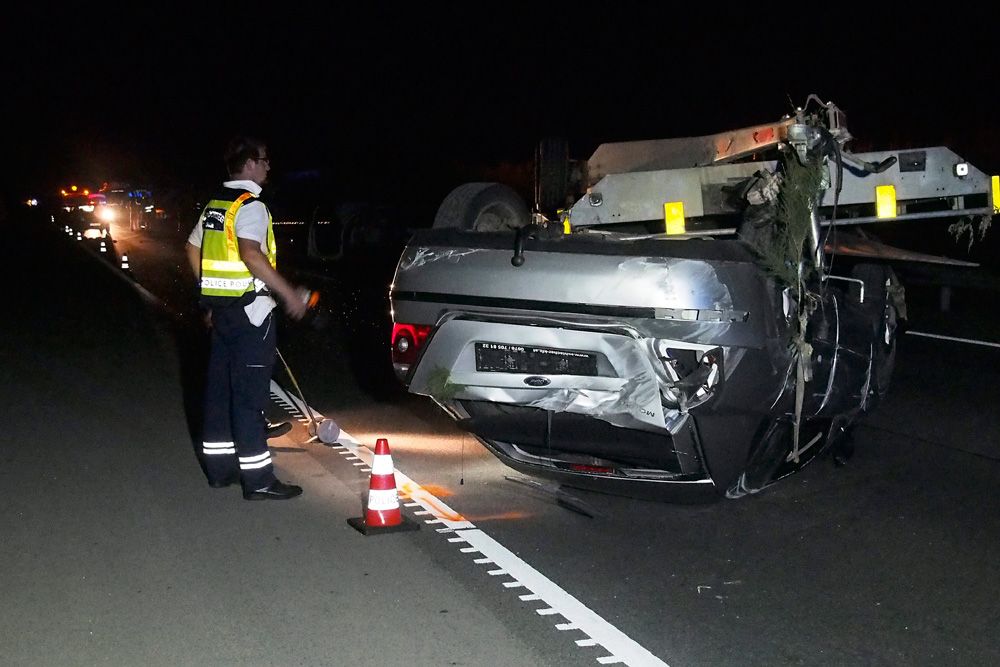 Borult a tréler, flippereztek az autók az M5-ösön 5