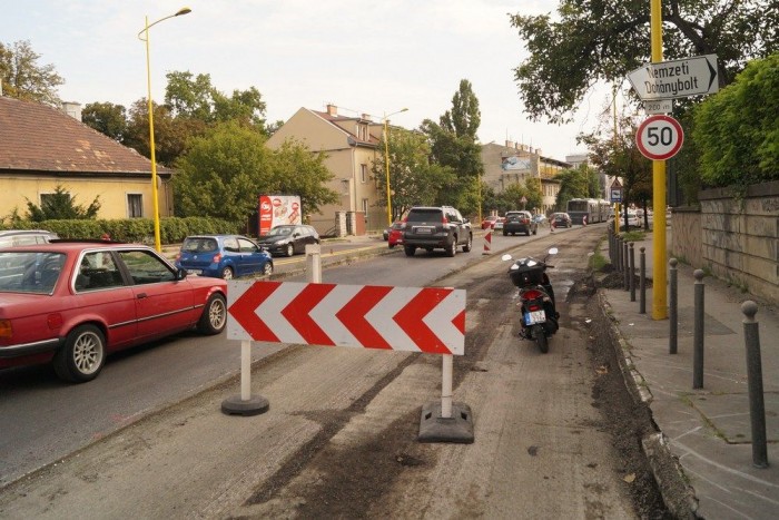 Jobb, ha mindenki elfelejti az autót a jövő hétre 4 Budaörsi út: sokat segít majd az ingázóknak, hogy a befelé jövő forgalom egy sávra szűkül a BAH előtt