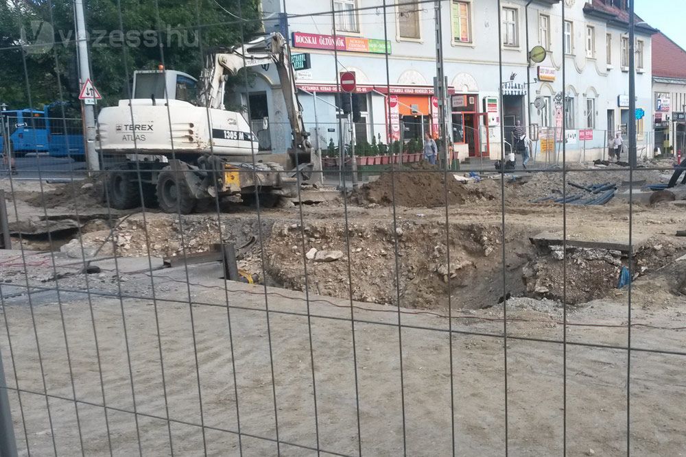 A Kolosy tér környéke és a Bécsi út is elesett