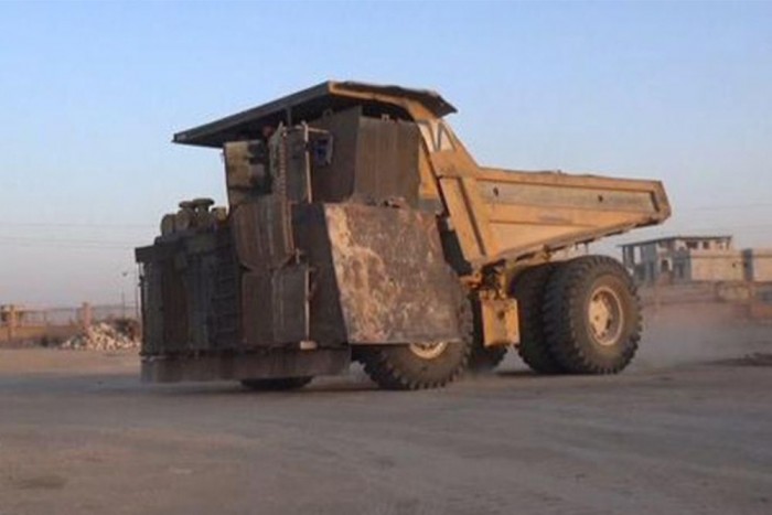 Az iszlám terroristák megmutatták öngyilkos dömperüket