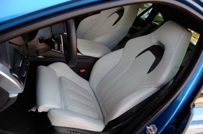 Kokainnal etetett elefánt hátán ülni 12