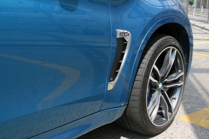 Kokainnal etetett elefánt hátán ülni 8