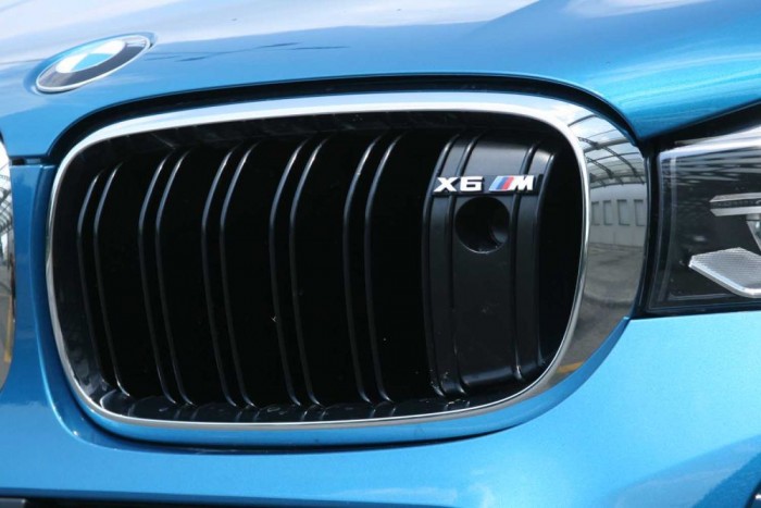 Kokainnal etetett elefánt hátán ülni 9