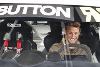 F1: Button Coultharddal ralikrosszozott 10