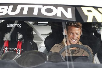 F1: Button Coultharddal ralikrosszozott 