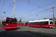 Jobb oldalt az előző generációs Sola, bal oldalt pedig a második generációs. Fotó: Huber Márton