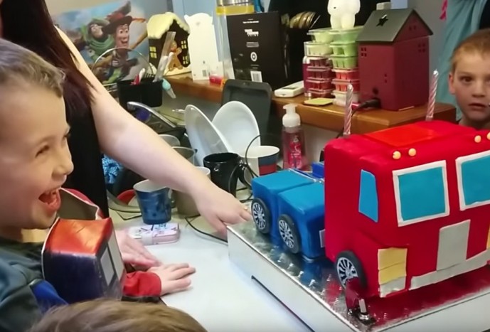 Minden hatéves srác ilyen tortáról álmodik