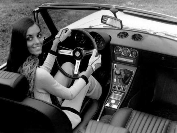 Zsibbasztóan csábító csajok, akikkel lemennél Alfába 7