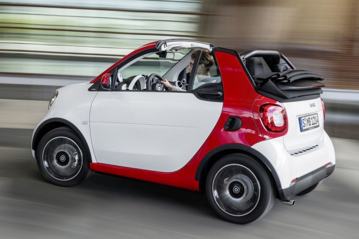 Ledobja tetejét a Smart 2 Ledobja tetejét a Smart 2