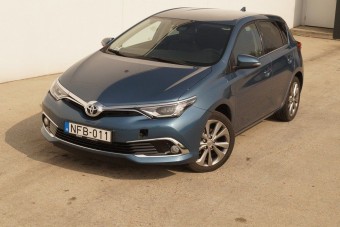 Így hasít a turbós Toyota Auris