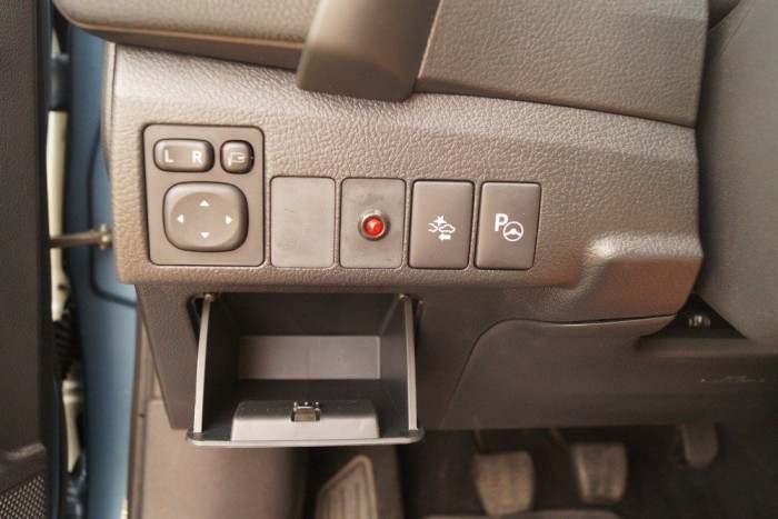Így hasít a turbós Toyota Auris 10 10-15 évvel ezelőtt rajzolták meg ezt a gombcsoportot - ma már nem valami Executive egy ilyen konzol egy új autóban