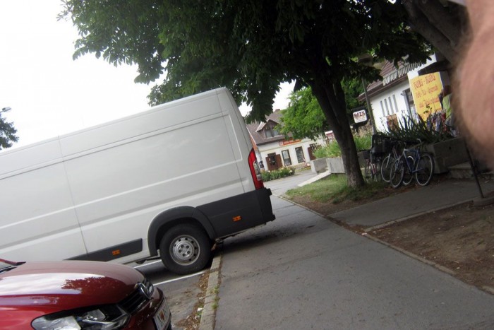 A kínai bolt előtt